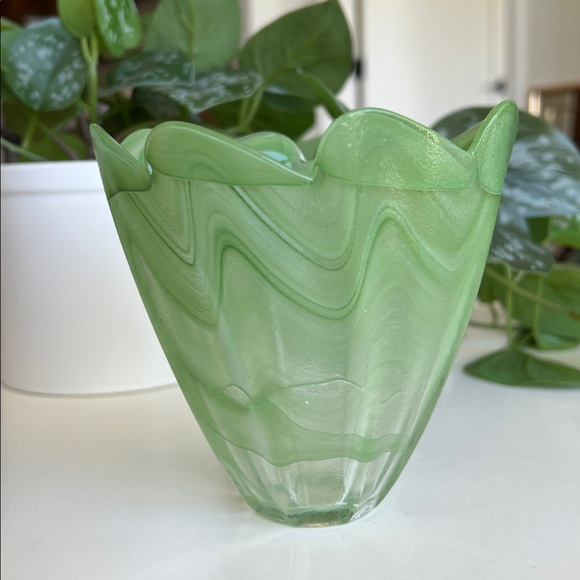 Vintage Green Art Glass Vase Decor - Picture 10 of 16
